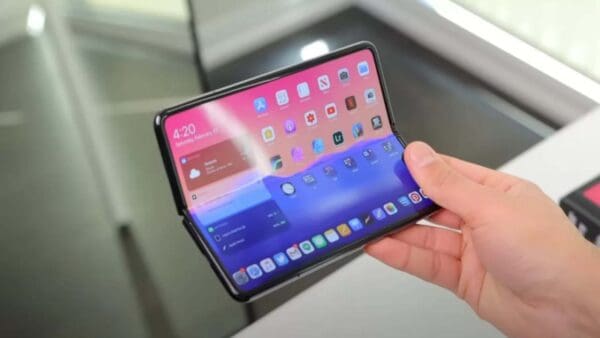 Il lavoro degli ingegneri di Apple nel creare un dispositivo pieghevole e le sfide della cerniera