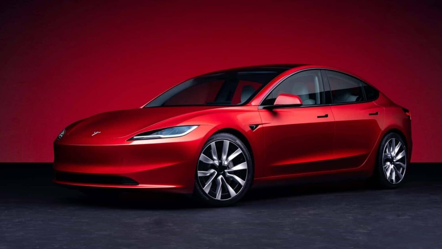 Tesla Model 3 Ludicrous: primo sguardo al modello che mira all'eccellenza