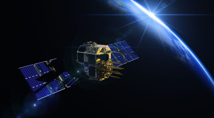 Un satellite nello spazio in rientro sulla Terra potrebbe schiantarsi