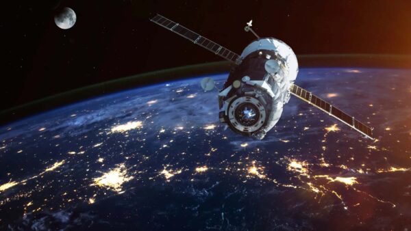 Il lancio del sistema di tracciamento missilistico contro la minaccia spaziale russa