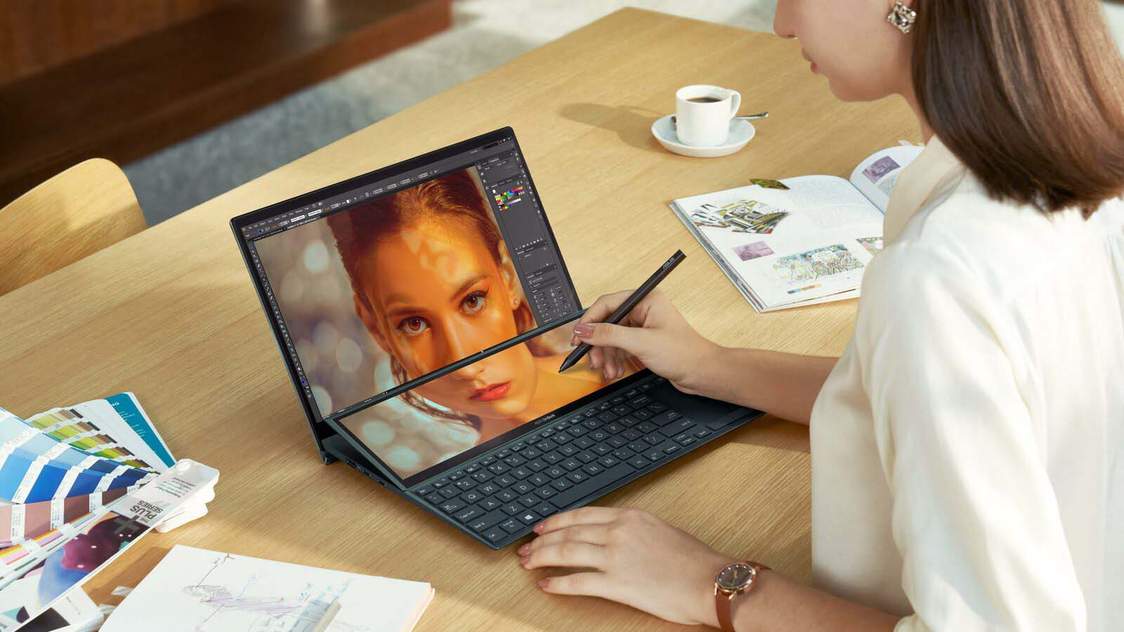 ASUS ZenBook Duo 14: un nuovo capitolo nei laptop, disponibile ora in Italia