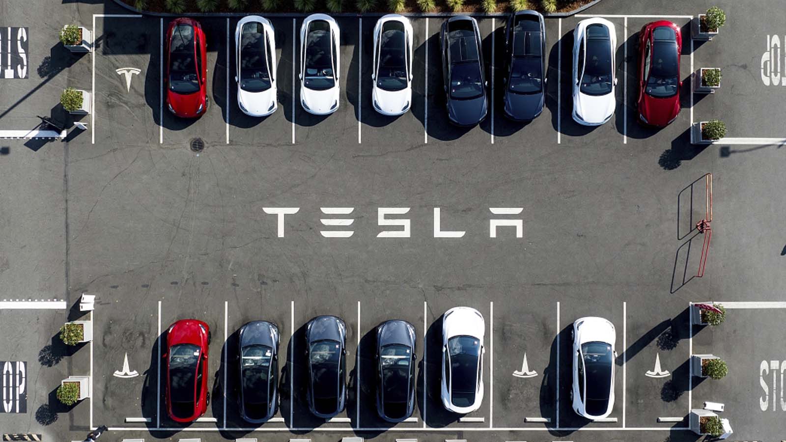 La NHTSA ordina un'azione correttiva per migliorare la sicurezza delle Tesla