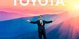 Toyoda avverte il governo giapponese sui rischi di un divieto affrettato delle auto a benzina