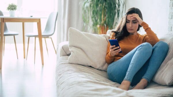 Scopri gli effetti negativi di guardare troppo lo smartphone