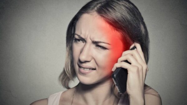 L'utilizzo improprio dello smartphone può causare danni al fisico