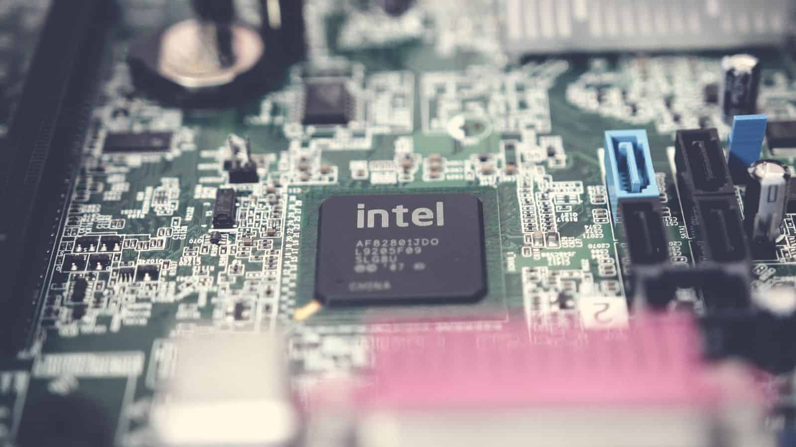 Intel, riceve dal governo 3,5 miliardi di dollari per chip militari