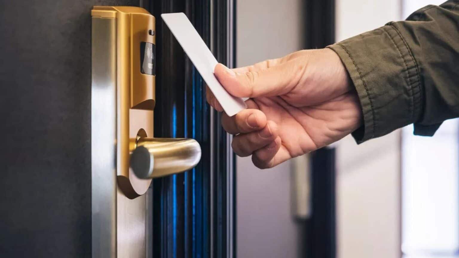 Alberghi smartphone aprono le camere degli hotel
