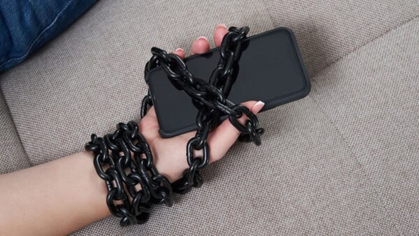 Smartphone: come combattere la dipendenza con pochi step