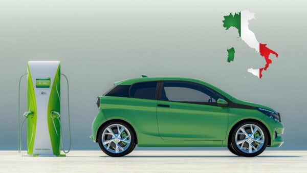 Un anno di successi per la mobilità elettrica con l'aumento dei punti di ricarica pubblici