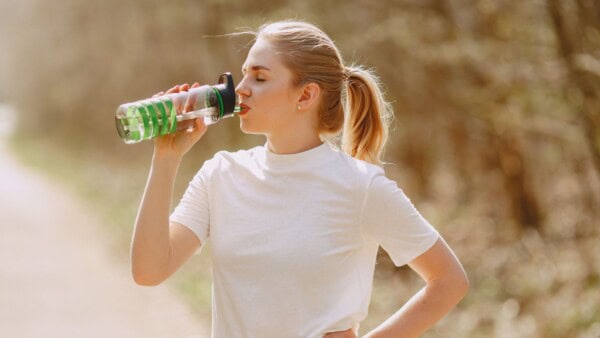 L’importanza di mantenere pulite le bottiglie d'acqua per garantire un'acqua potabile sicura e priva di contaminazioni