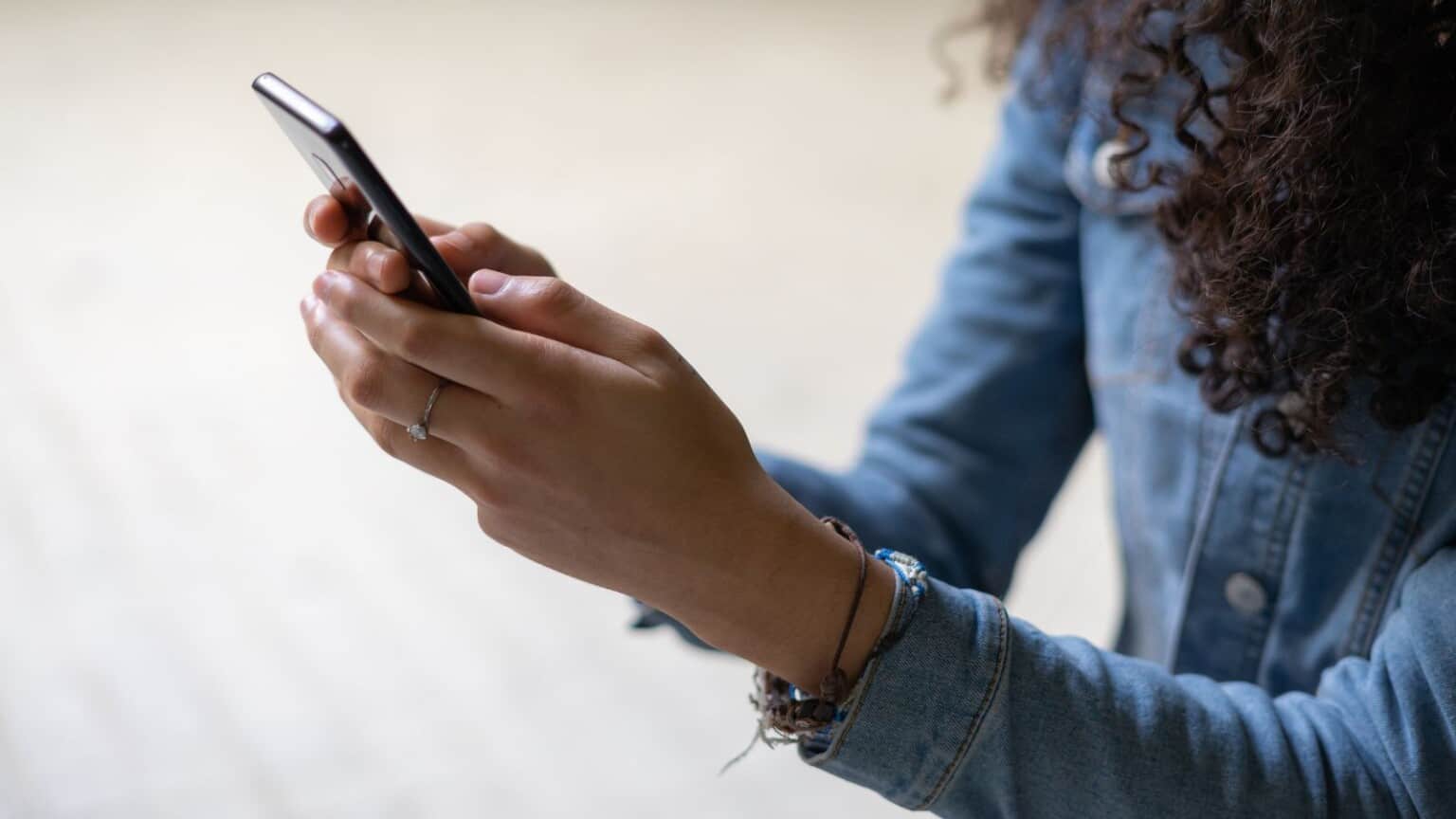 La funzione di Android 15 per la localizzazione dei dispositivi