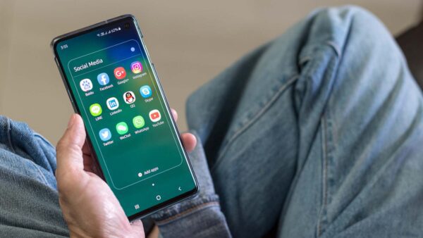 Svela la Verità: Cosa accade davvero chiudendo le app in background