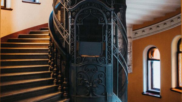 L'epopea verticale degli ascensori dall'antichità alla modernità