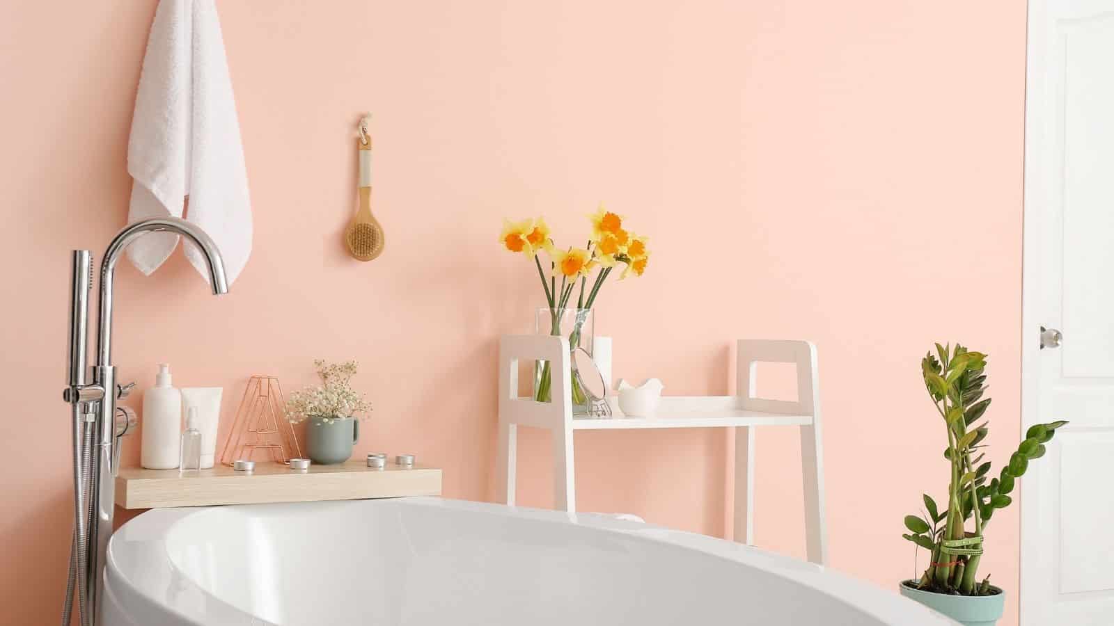 Strategie pratiche per mantenere il tuo bagno pulito, organizzato e piacevole