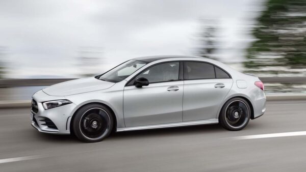 La transizione del mercato costringe Mercedes-Benz a rivedere i piani sulla Classe A