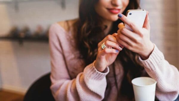 Guida su come utilizzare l'app Amazon per ottenere assistenza telefonica