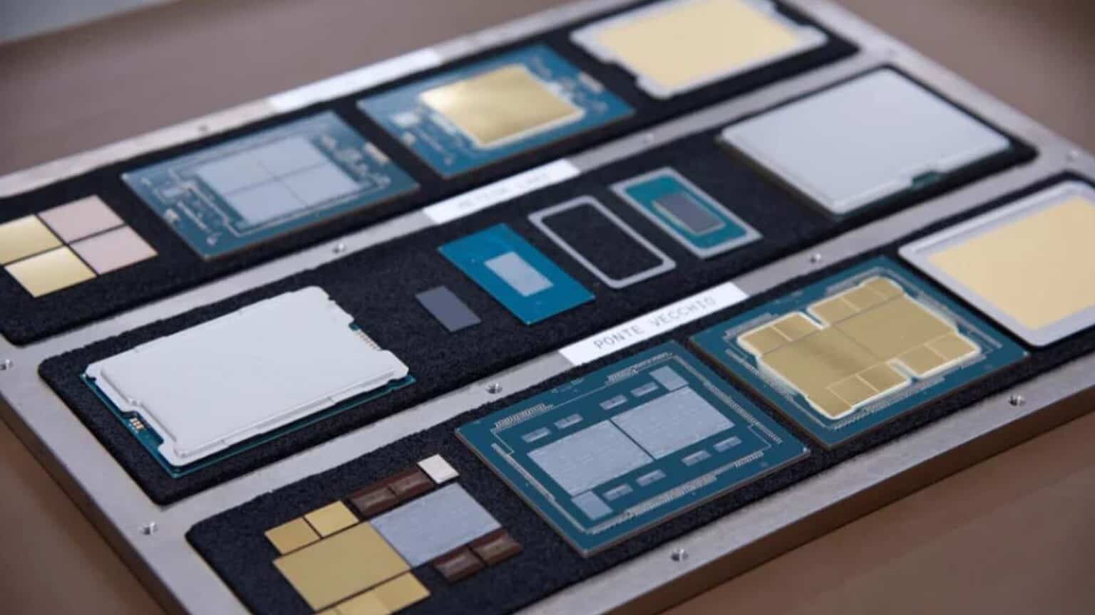 Il processo sofisticato che applica con precisione uno strato di rame fondamentale per la struttura finale del chip di Intel