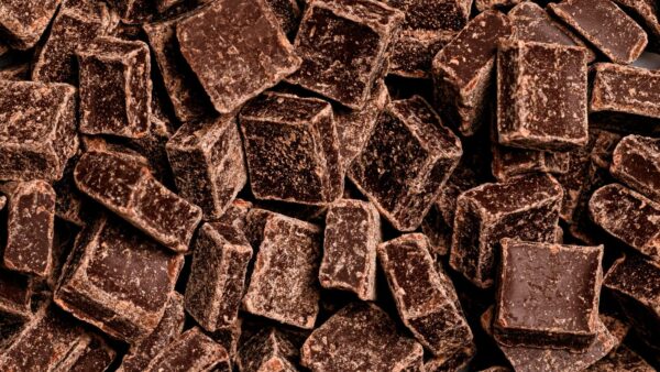 Con il cambiamento climatico che distrugge la produzione e alza i prezzi, presto le uova di Pasqua non saranno più per tutti