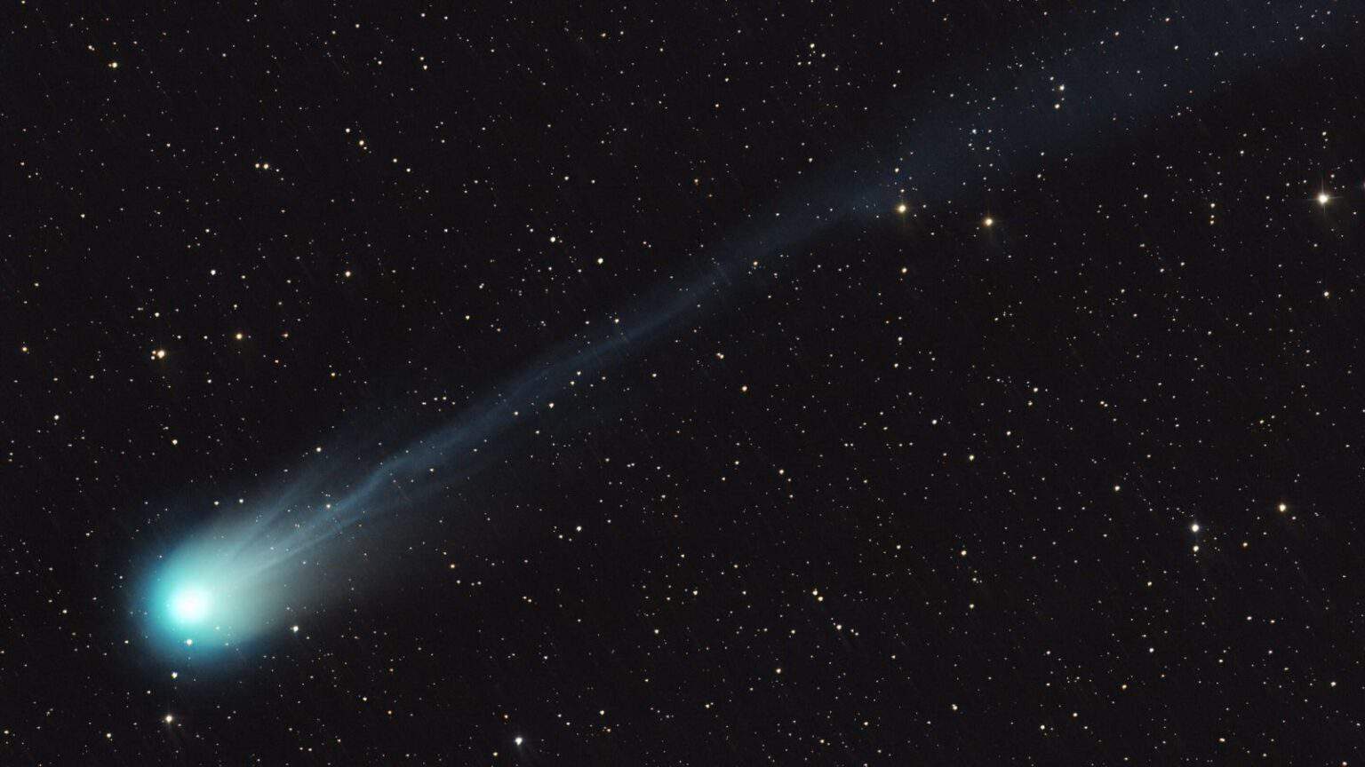 La cometa "Diavolo" e il suo caratteristico colore verde che la fa risaltare nel cielo