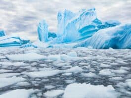 La NASA ci avverte: il ghiaccio marino antartico e artico raggiungono minimi storici, indicando un cambiamento climatico irreversibile