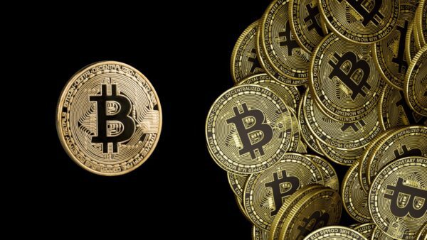 Bitcoin: per la prima volta il valore sale a 70.000 dollari