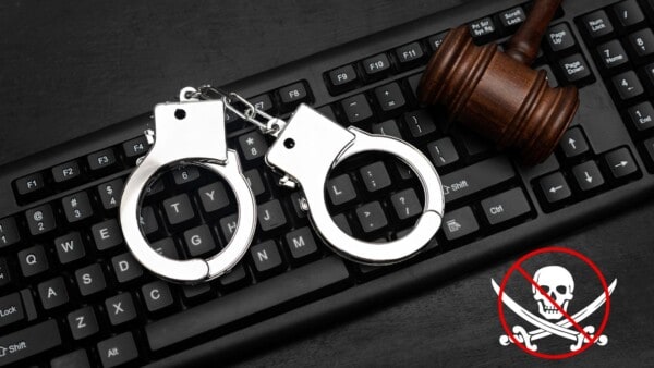 Quindici persone in tribunale: la lotta al "pezzotto" continua