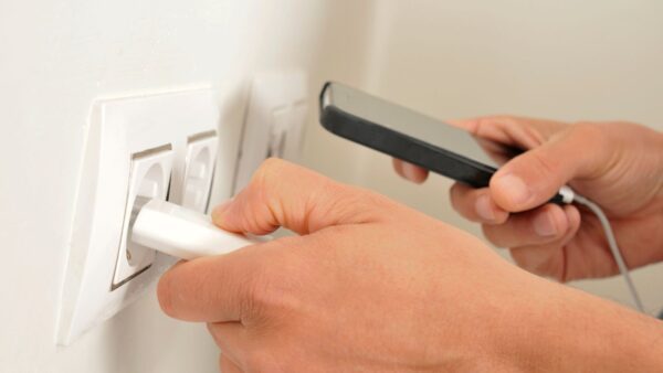 Trucco per velocizzare la carica del proprio smartphone