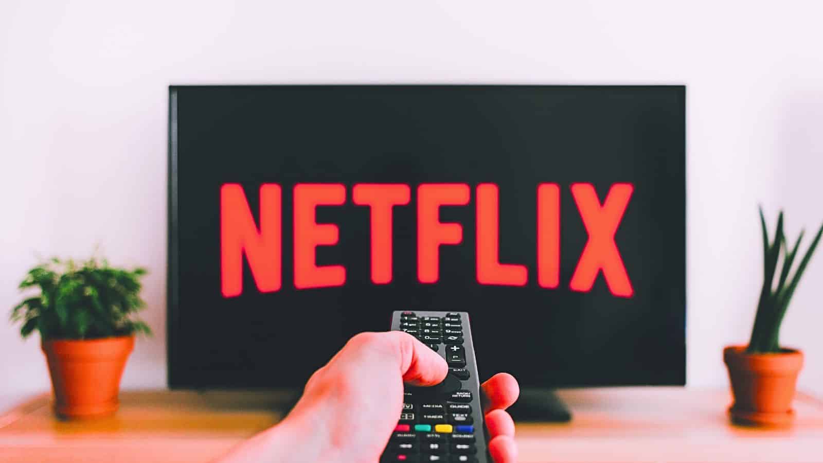 Netflix sconvolge l'abbonamento con pubblicità: cosa cambierà?
