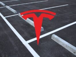 Tesla si prepara al lancio di un nuovo sistema di parcheggio