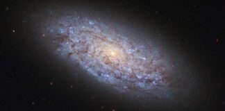 Scopri i segreti della galassia IC 3476 e comprendi il processo dinamico del "Ram Pressure Stripping"