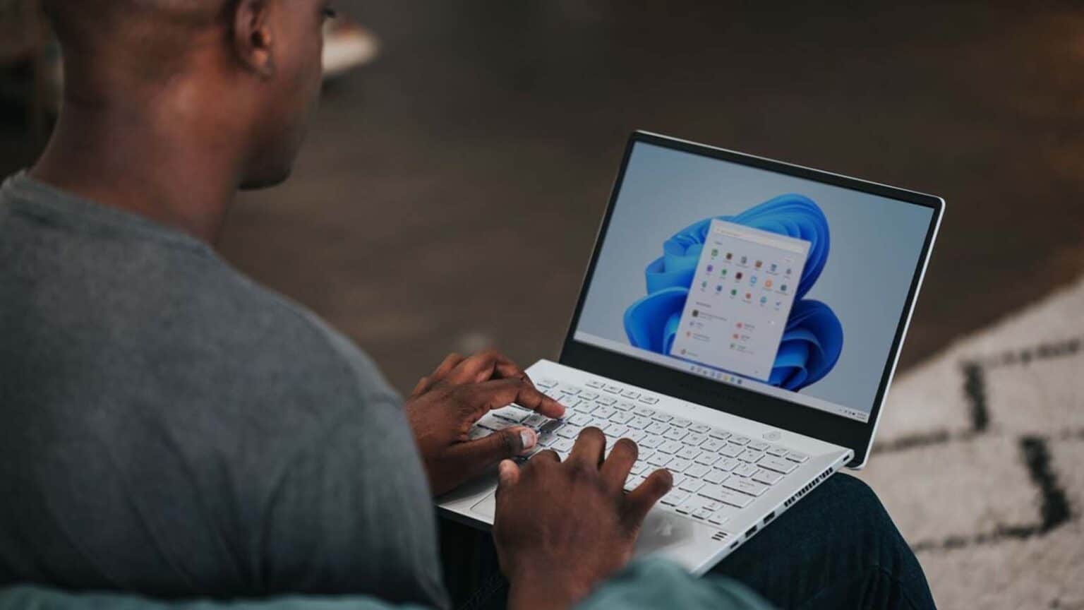 Il confronto tra l'adozione di Windows 11 e la persistente popolarità di Windows 10 evidenzia le sfide del sistema operativo Microsoft