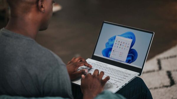 Il confronto tra l'adozione di Windows 11 e la persistente popolarità di Windows 10 evidenzia le sfide del sistema operativo Microsoft