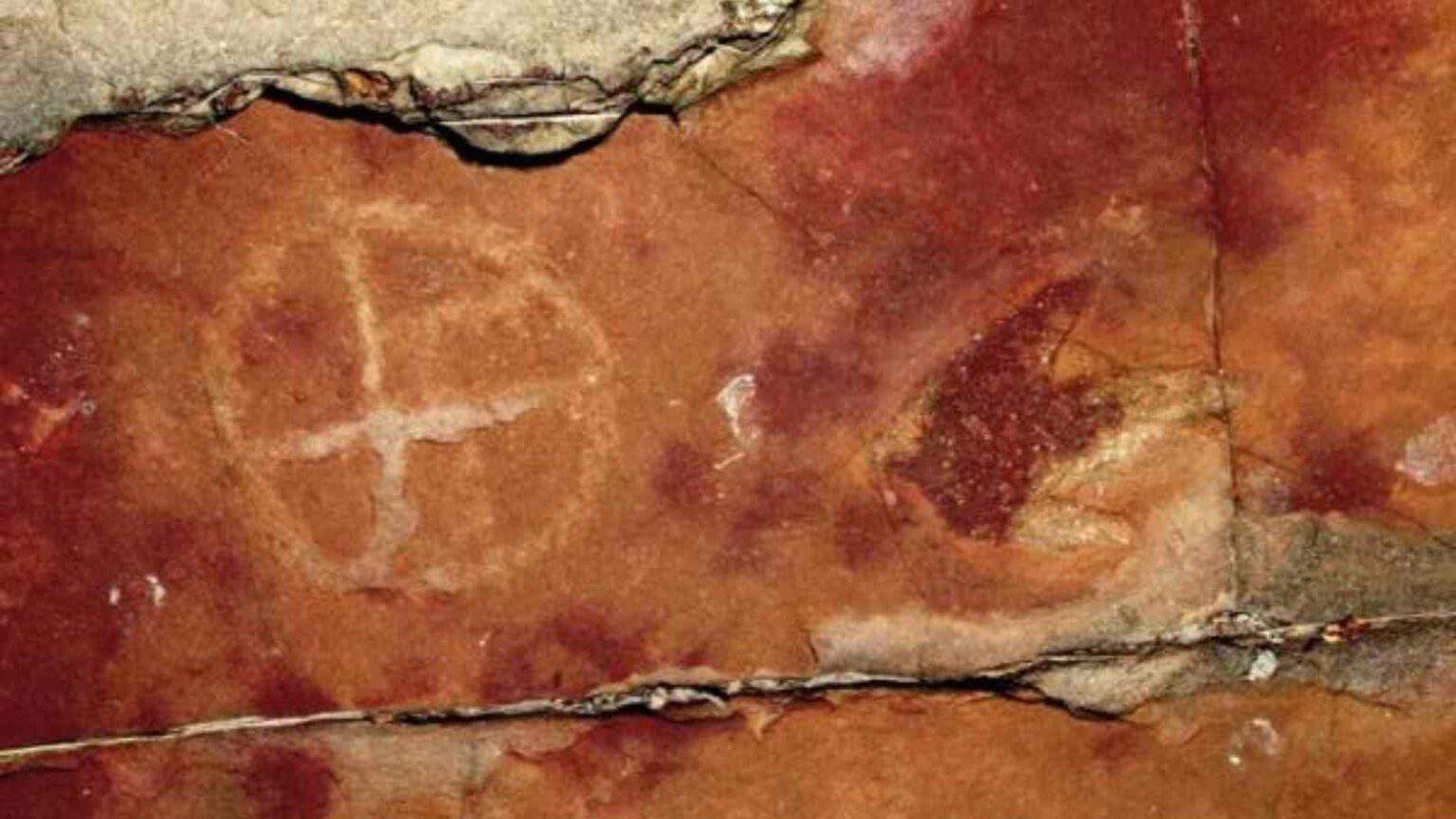 Nel sito Serrote do Letreiro i disegni dell'uomo e le orme dei dinosauri convivono pacificamente
