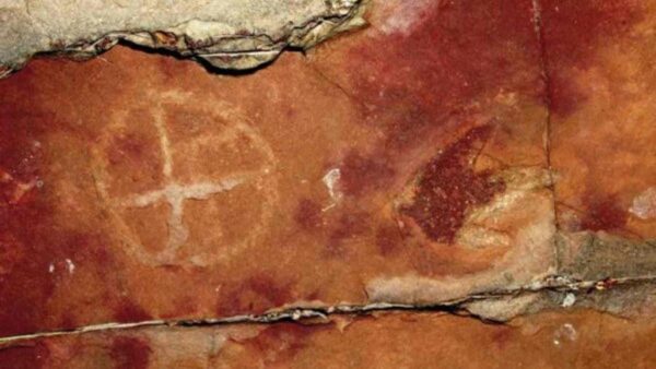 Nel sito Serrote do Letreiro i disegni dell'uomo e le orme dei dinosauri convivono pacificamente