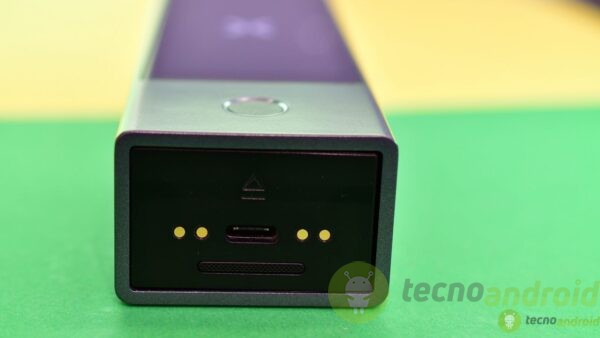 interprete - design L'X1 AI Interpreter hub di Timekettle: avere un'interprete in tasca