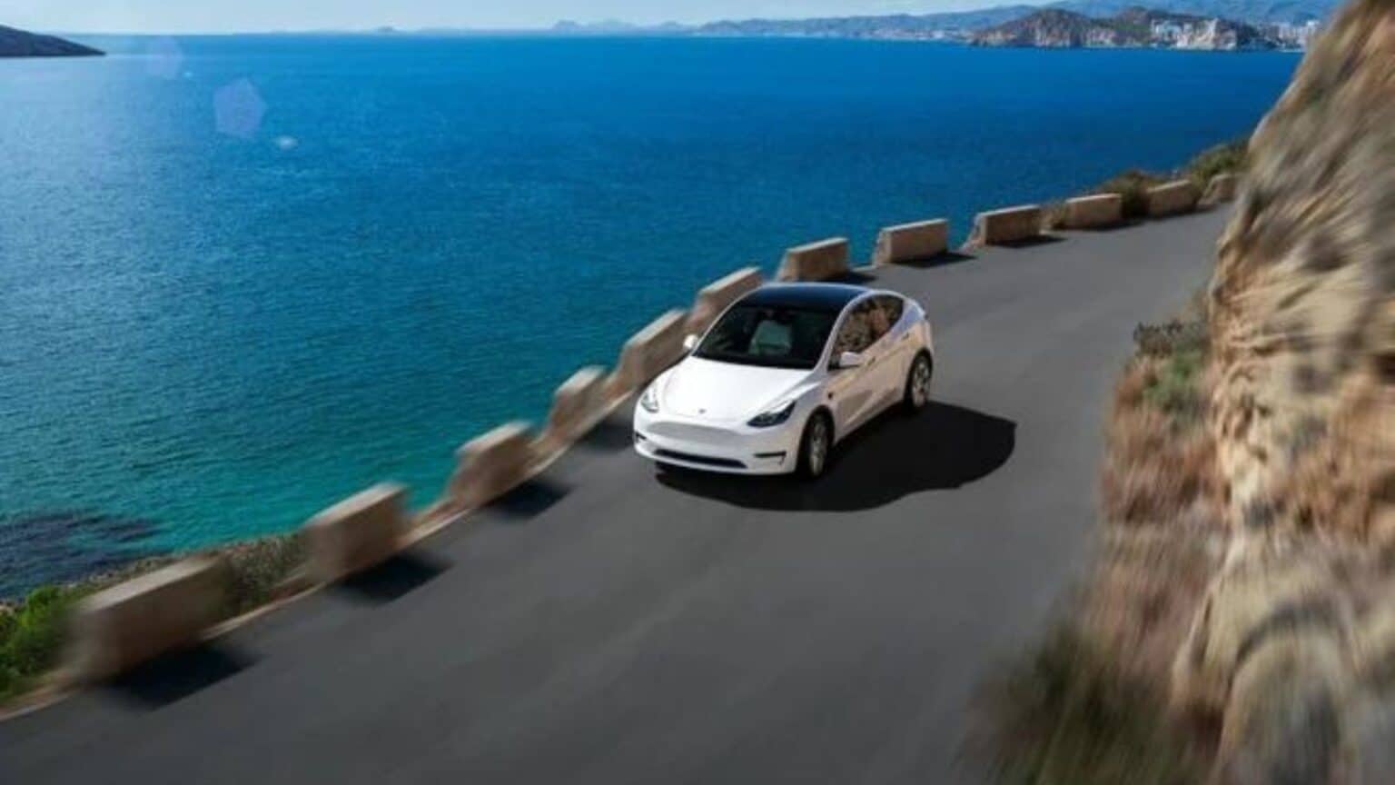 Tesla rivoluziona l'elettrico in EUROPA con la nuova Model Y Long Range