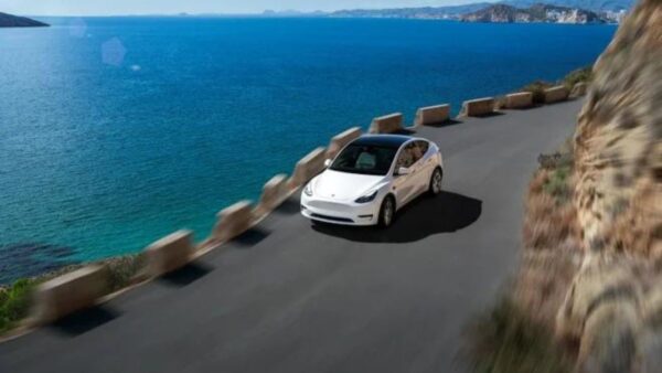 Tesla rivoluziona l'elettrico in EUROPA con la nuova Model Y Long Range