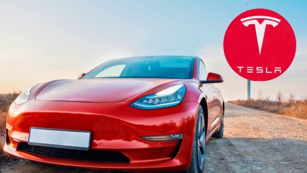 Tesla: Elon Musk aumenterà l'IA nelle sue auto elettriche