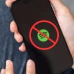 Apple, continua la guerra: bloccato aggiornamento Spotify