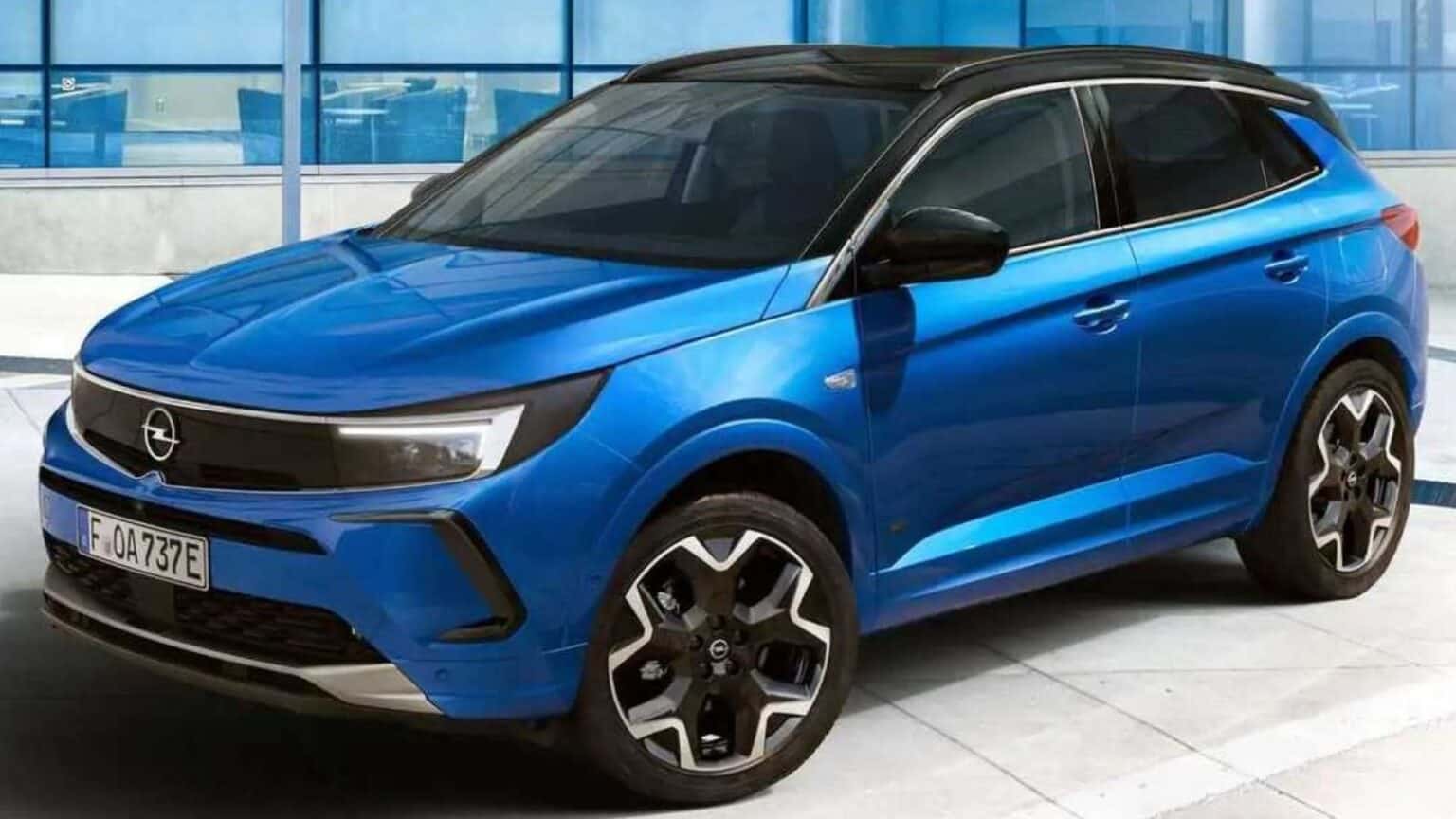 Opel Grandland: il SUV elettrico avrà anche una versione ibrida