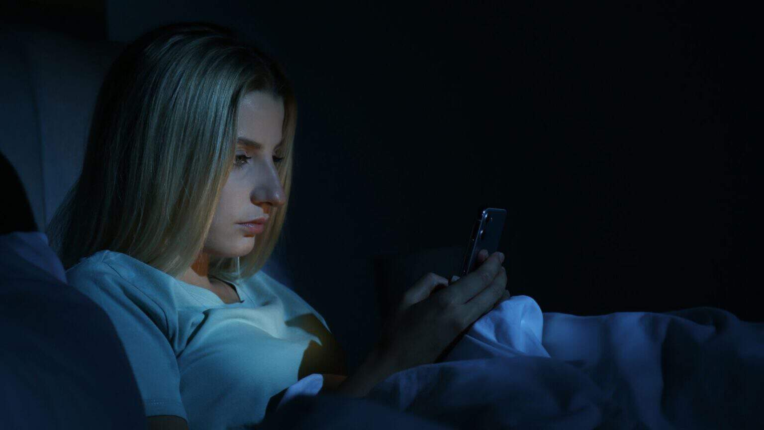 Android 15 : arriva la funzione che protegge gli occhi dalla luce notturna