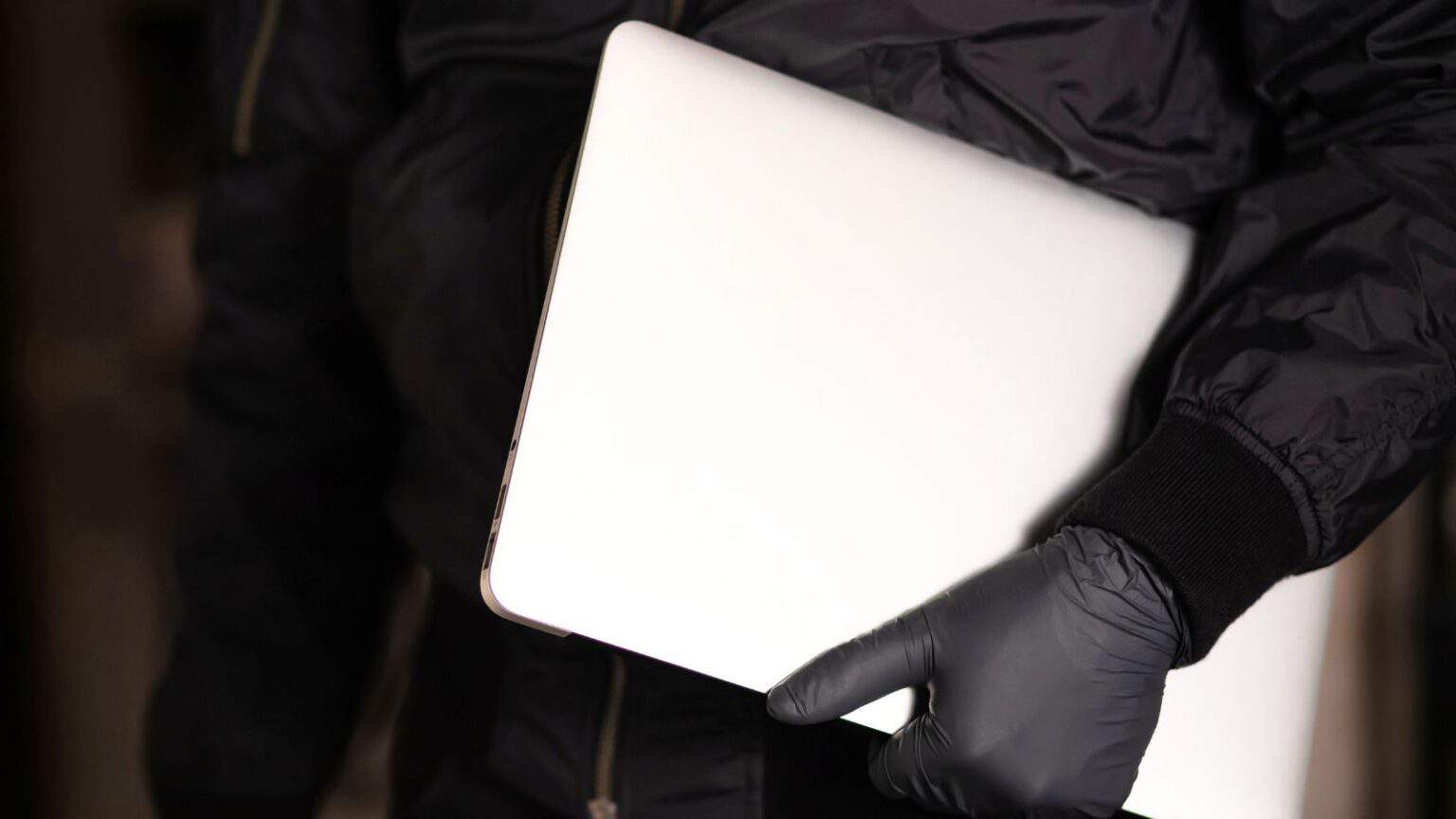 Commodore: rubati 200mila euro di computer dalla sede di Roma