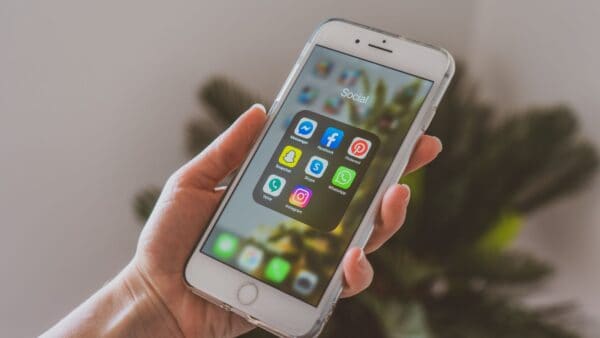 Smartphone, risalita economica