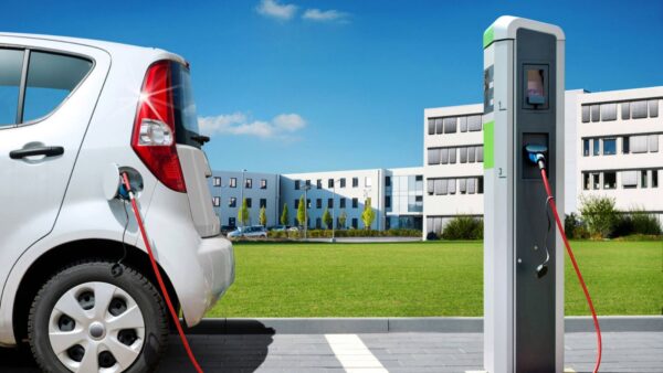 L'Italia ora ha 54 MILA punti di ricarica per le auto elettriche