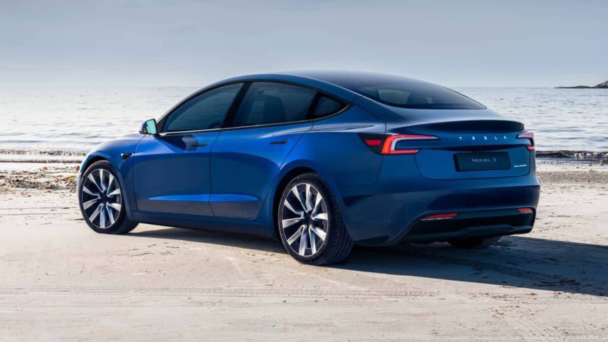 Tesla, calano i prezzi della Model 3: ora tutte le versioni costano meno