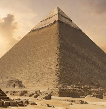 La Grande piramide di Giza ha come latitudine la velocità della luce