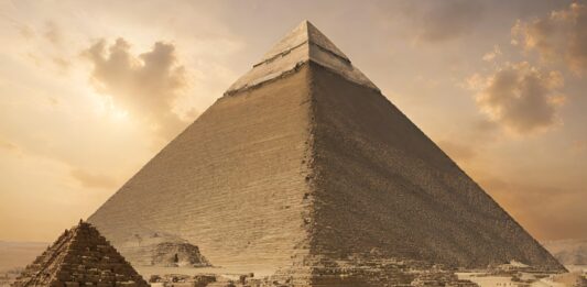 La Grande piramide di Giza ha come latitudine la velocità della luce