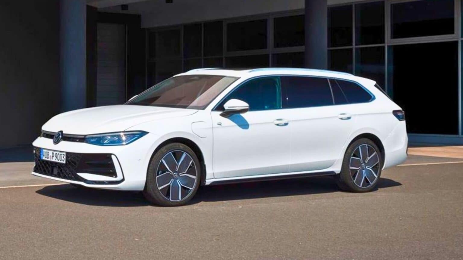 Volkswagen: ora ordinabili le nuove auto Passat eHybrid plug-in