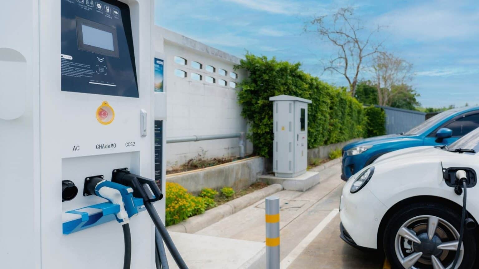 Auto: Ewiwa aggiunge 100 siti di ricarica con modalità contactless