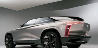Stellantis svela in anteprima la DS8: l'elegante auto elettrica